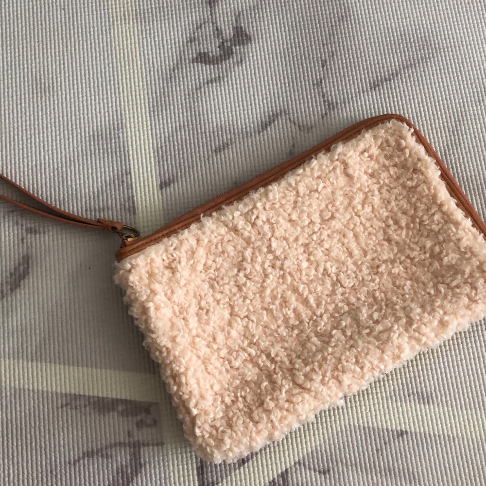 FURRY WINTER CLUTCH - Picture 1 of 4